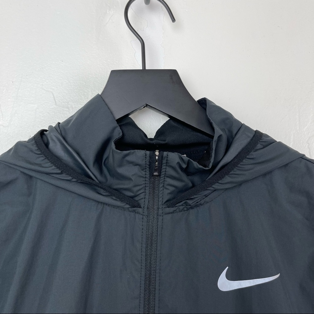 Nike Essential Packable Running Jacket - image 5